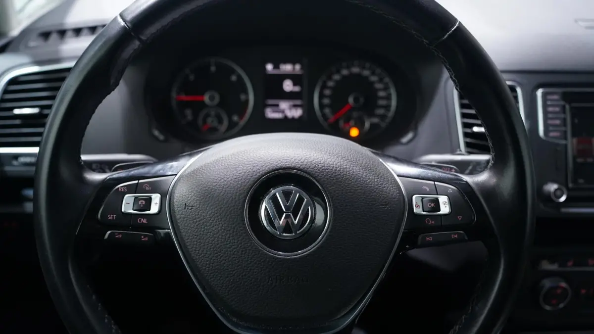 2.0 TDI 150 pk DSG Aut. GRIJS KENTEKEN Trekhaak Navi, Adapt.Cruise, 2x Elek. Schuifdeur, Leder Zwart