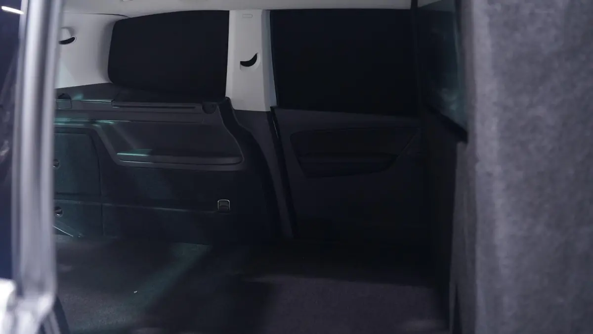 2.0 TDI 150 pk DSG Aut. GRIJS KENTEKEN Trekhaak Navi, Adapt.Cruise, 2x Elek. Schuifdeur, Leder Zwart
