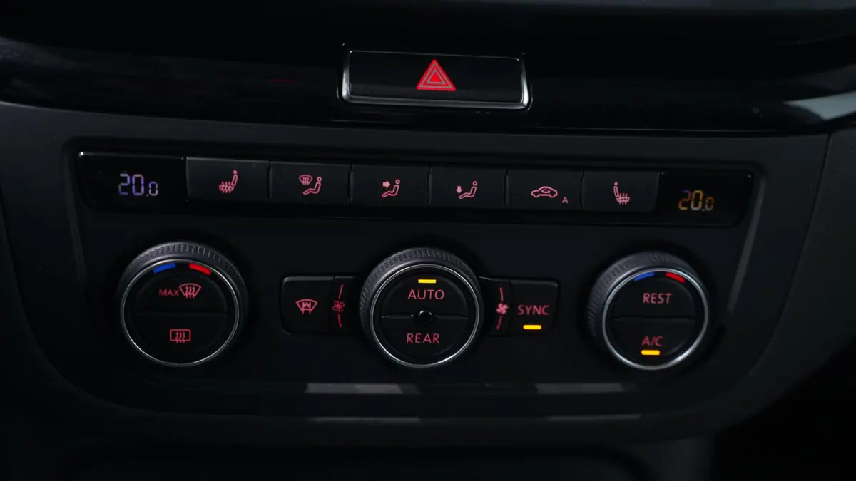 2.0 TDI 150 pk DSG Aut. GRIJS KENTEKEN Trekhaak Navi, Adapt.Cruise, 2x Elek. Schuifdeur, Leder Zwart