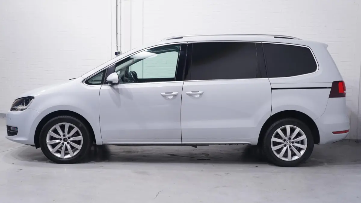 2.0 TDI 150 pk DSG Aut. GRIJS KENTEKEN Trekhaak Navi, Adapt.Cruise, 2x Elek. Schuifdeur, Leder Zwart