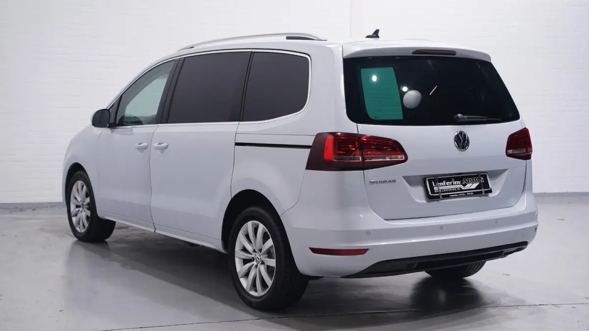 2.0 TDI 150 pk DSG Aut. GRIJS KENTEKEN Trekhaak Navi, Adapt.Cruise, 2x Elek. Schuifdeur, Leder Zwart