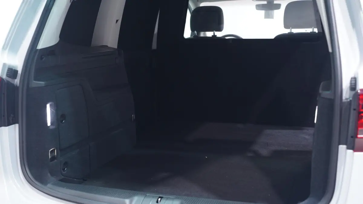 2.0 TDI 150 pk DSG Aut. GRIJS KENTEKEN Trekhaak Navi, Adapt.Cruise, 2x Elek. Schuifdeur, Leder Zwart