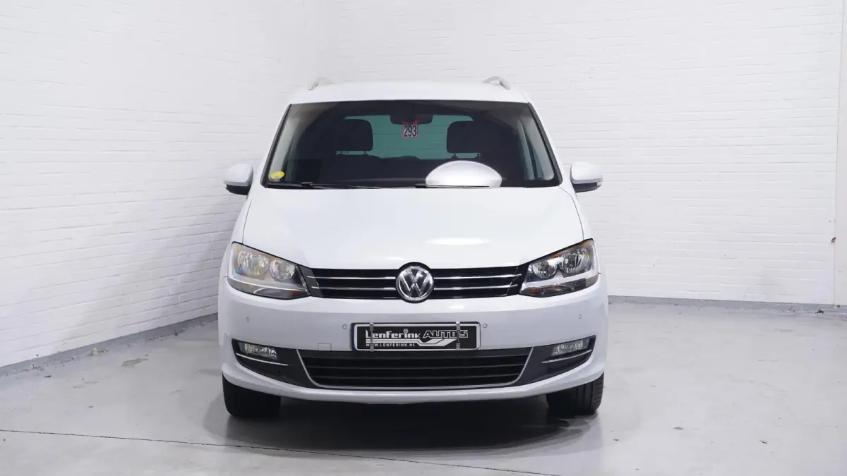 2.0 TDI 150 pk DSG Aut. GRIJS KENTEKEN Trekhaak Navi, Adapt.Cruise, 2x Elek. Schuifdeur, Leder Zwart