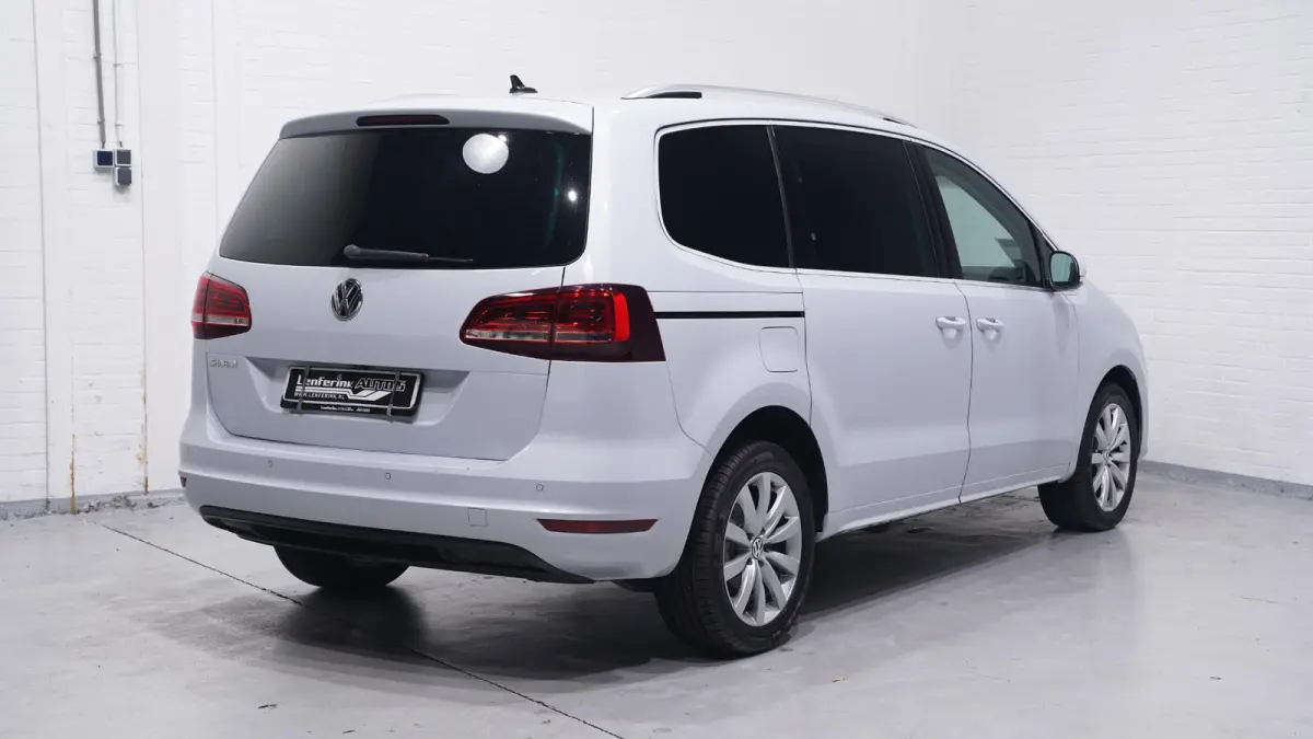 2.0 TDI 150 pk DSG Aut. GRIJS KENTEKEN Trekhaak Navi, Adapt.Cruise, 2x Elek. Schuifdeur, Leder Zwart