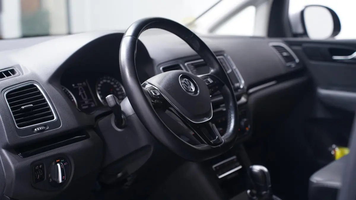 2.0 TDI 150 pk DSG Aut. GRIJS KENTEKEN Trekhaak Navi, Adapt.Cruise, 2x Elek. Schuifdeur, Leder Zwart