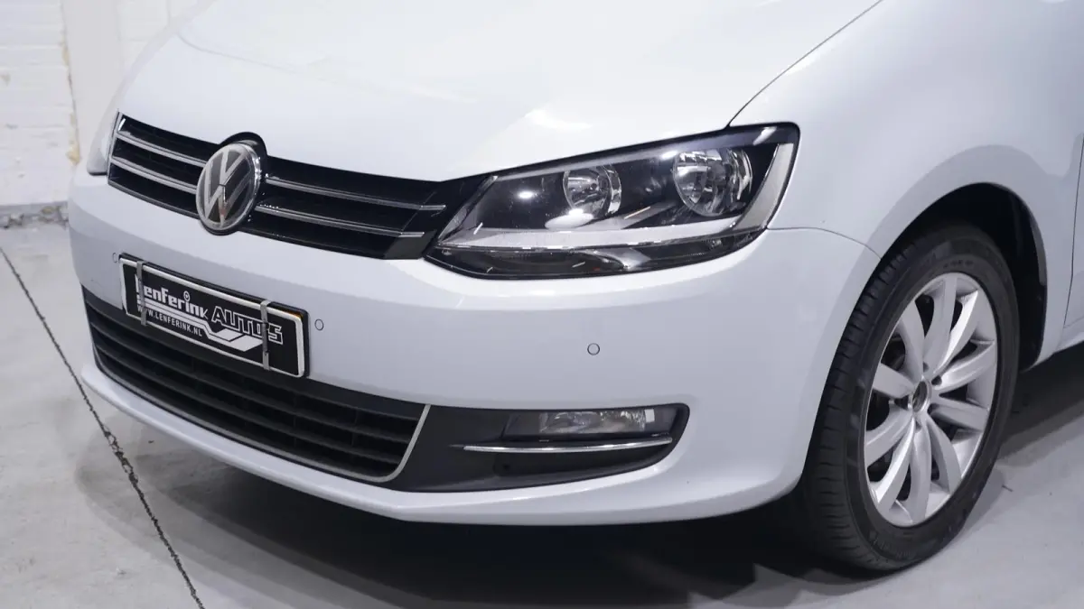 2.0 TDI 150 pk DSG Aut. GRIJS KENTEKEN Trekhaak Navi, Adapt.Cruise, 2x Elek. Schuifdeur, Leder Zwart