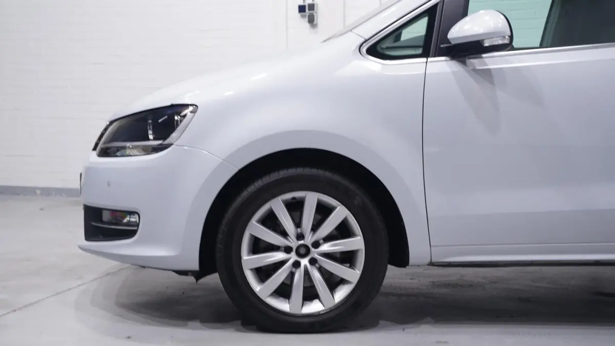 2.0 TDI 150 pk DSG Aut. GRIJS KENTEKEN Trekhaak Navi, Adapt.Cruise, 2x Elek. Schuifdeur, Leder Zwart