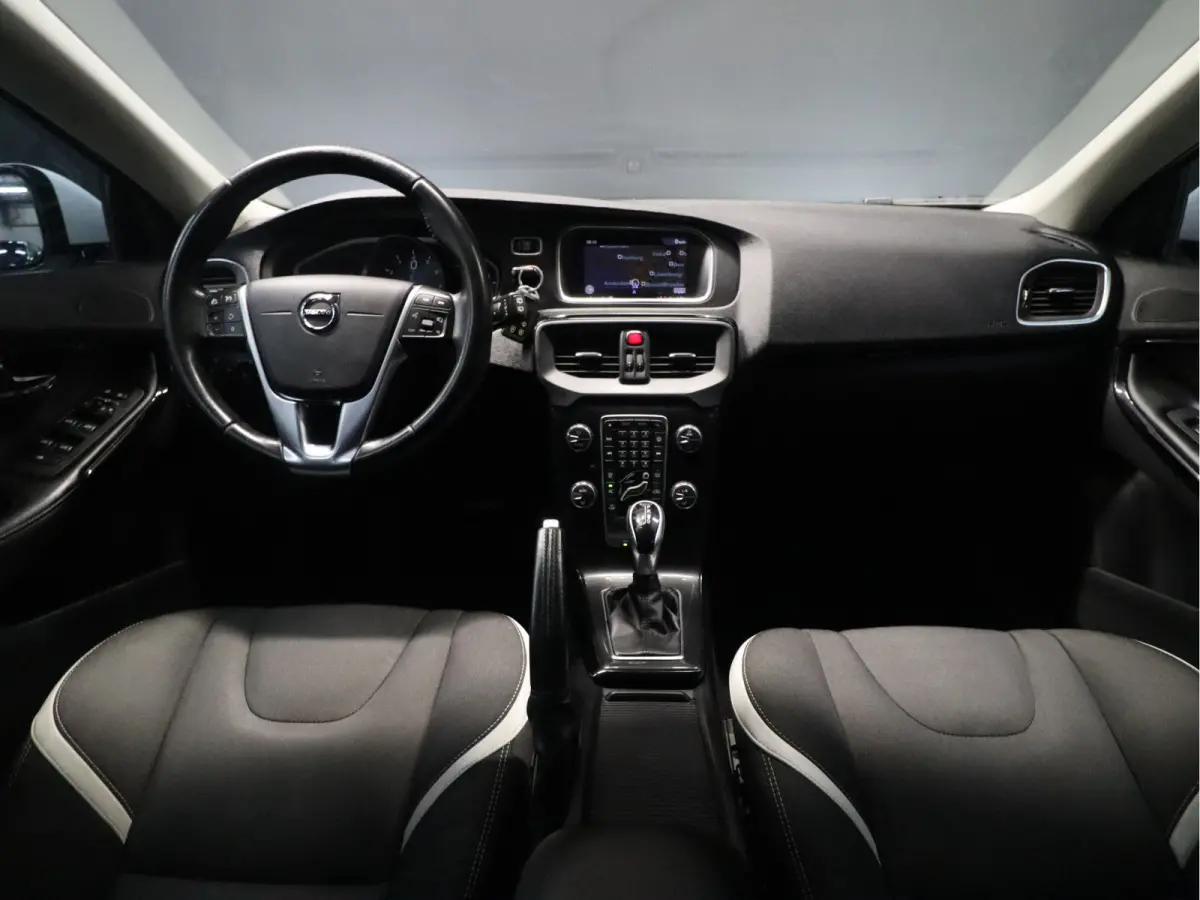 1.5 T3 Dynamic Edition [CRUISE CONTROL, STOELVERWARMING, DIGITALE TELLER, BLUETOOTH, NAVIGATIE, CLIMATE, NIEUWSTAAT]