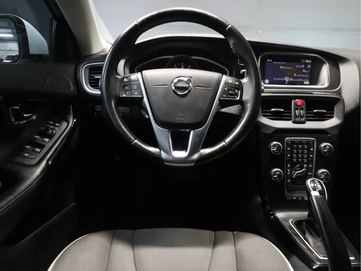 1.5 T3 Dynamic Edition [CRUISE CONTROL, STOELVERWARMING, DIGITALE TELLER, BLUETOOTH, NAVIGATIE, CLIMATE, NIEUWSTAAT]