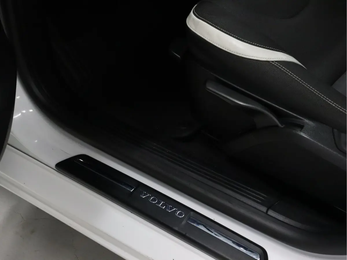 1.5 T3 Dynamic Edition [CRUISE CONTROL, STOELVERWARMING, DIGITALE TELLER, BLUETOOTH, NAVIGATIE, CLIMATE, NIEUWSTAAT]