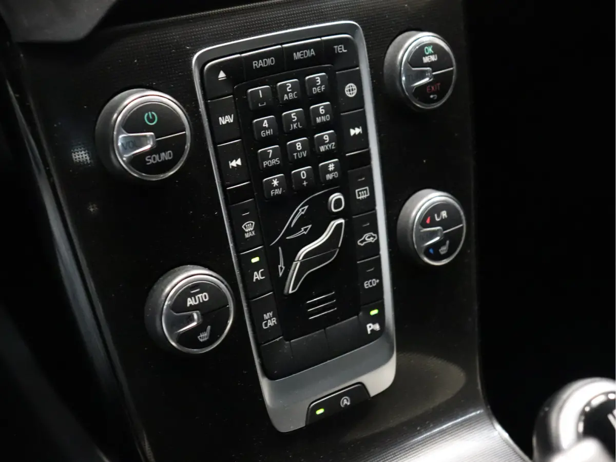 1.5 T3 Dynamic Edition [CRUISE CONTROL, STOELVERWARMING, DIGITALE TELLER, BLUETOOTH, NAVIGATIE, CLIMATE, NIEUWSTAAT]