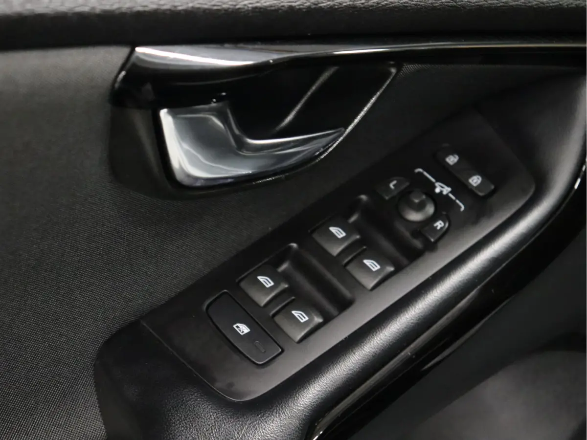 1.5 T3 Dynamic Edition [CRUISE CONTROL, STOELVERWARMING, DIGITALE TELLER, BLUETOOTH, NAVIGATIE, CLIMATE, NIEUWSTAAT]