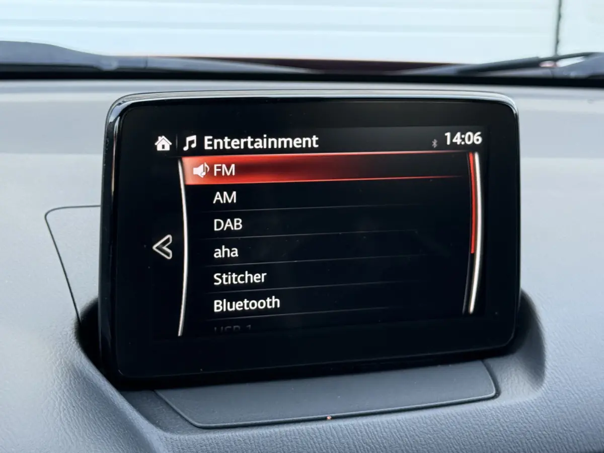 2.0 SkyActiv-G 121 Luxury | CarPlay | HUD | Camera | Keyless | 18 inch