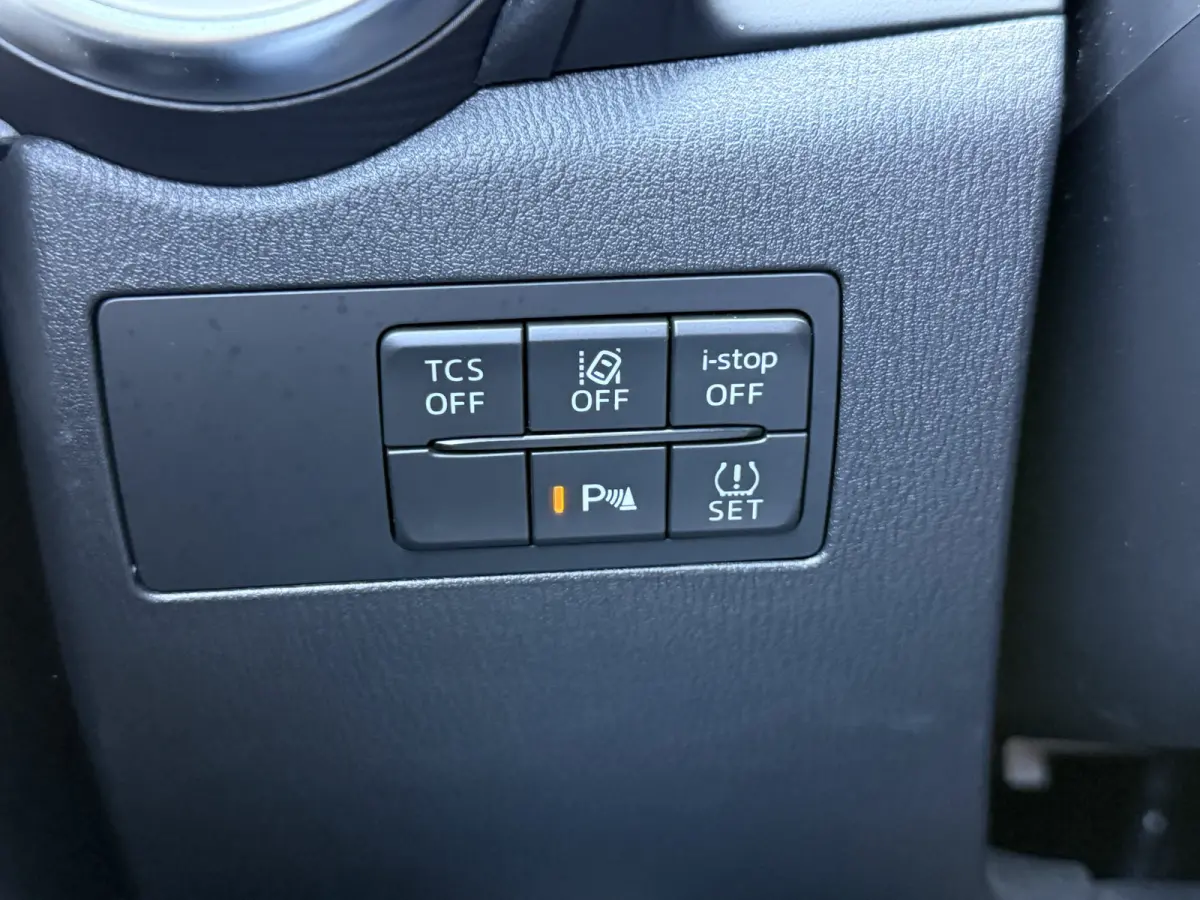 2.0 SkyActiv-G 121 Luxury | CarPlay | HUD | Camera | Keyless | 18 inch