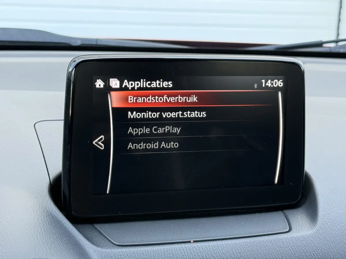 2.0 SkyActiv-G 121 Luxury | CarPlay | HUD | Camera | Keyless | 18 inch