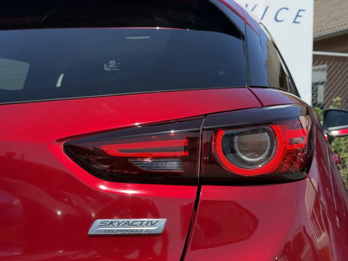 2.0 SkyActiv-G 121 Luxury | CarPlay | HUD | Camera | Keyless | 18 inch