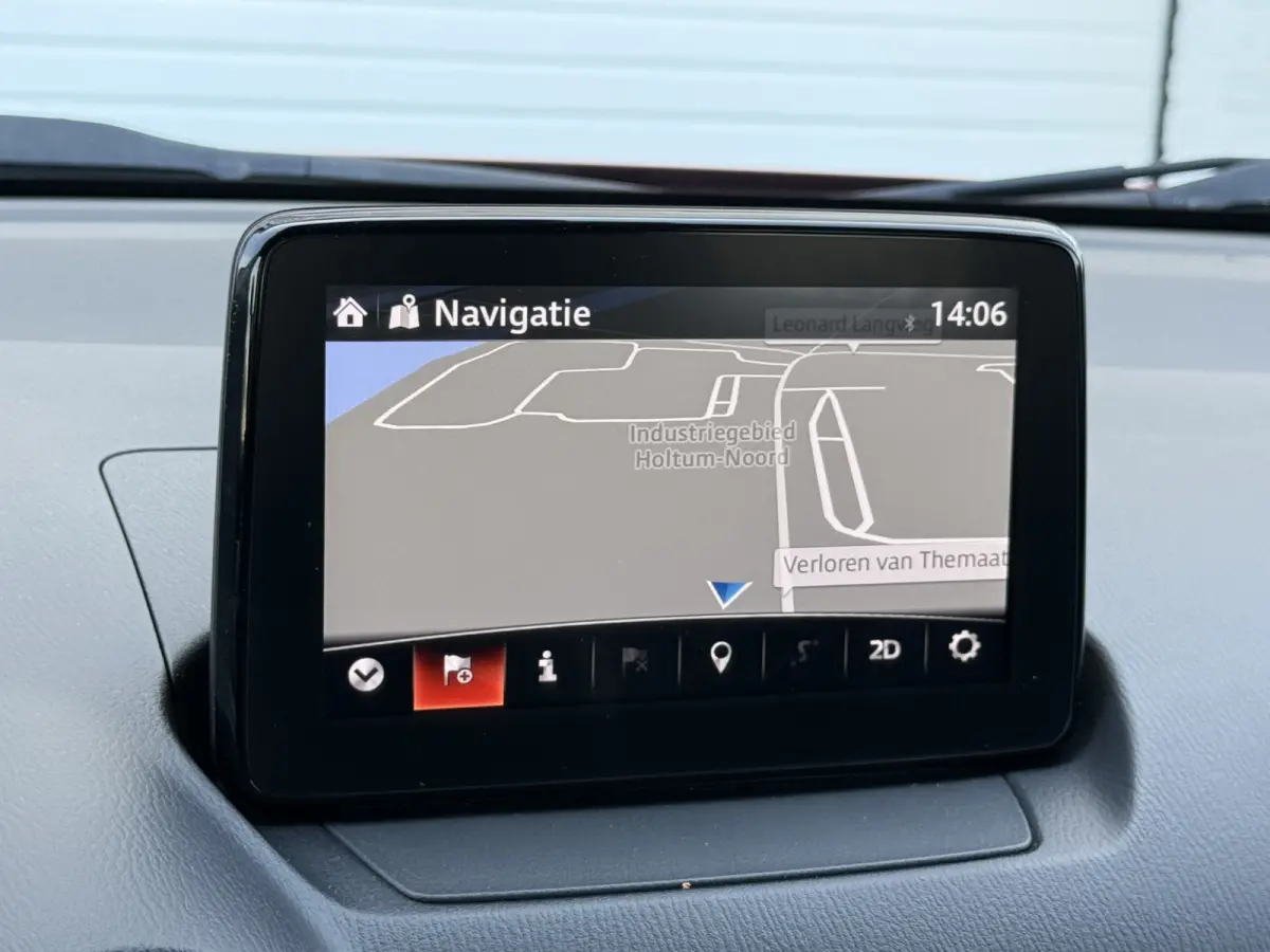 2.0 SkyActiv-G 121 Luxury | CarPlay | HUD | Camera | Keyless | 18 inch