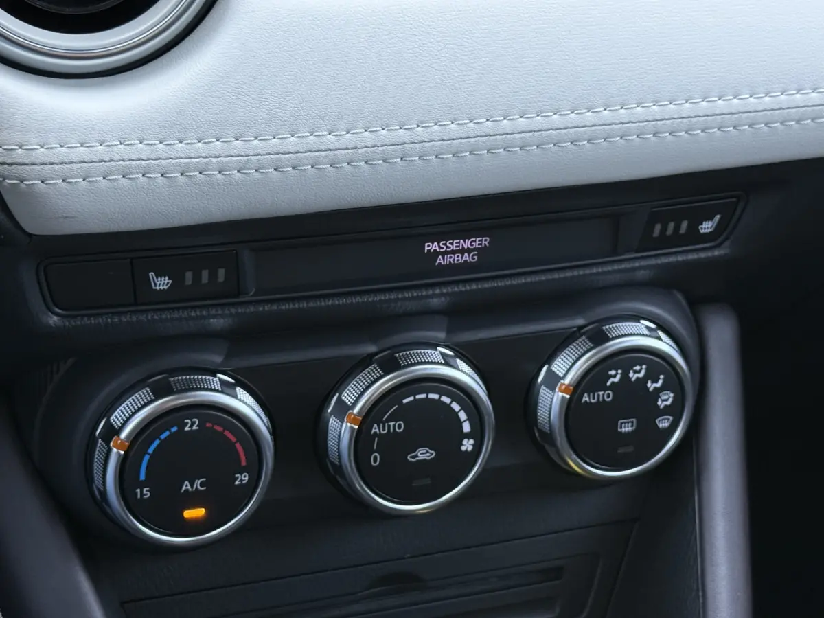 2.0 SkyActiv-G 121 Luxury | CarPlay | HUD | Camera | Keyless | 18 inch