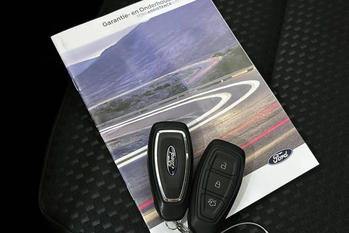 1.0 EcoBoost Hybrid ST Line X Panoramadak Stuur-Stoelverwarming Camera LED Koplampen