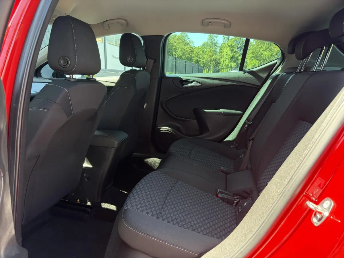 1.4 Black Edition 2e Eigenaar,Carplay,150pk,Navi,6 Bak,Airco,Cruise,Lm velgen,Pdc,N.A.P,Apk tot 10-2027