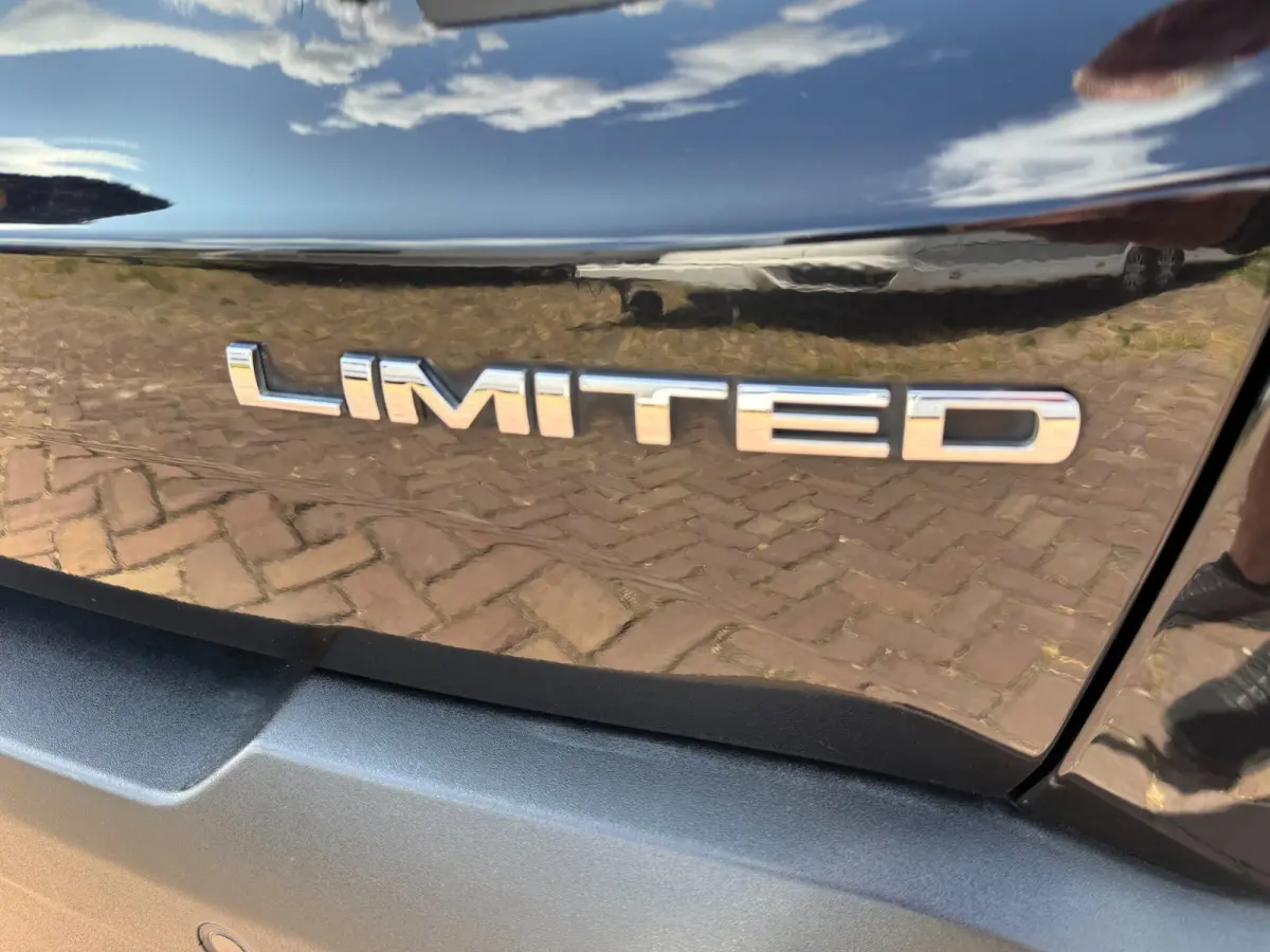 1.3T Limited **BEATS AUDIO + CAMERA + LEER + KEYLESS**