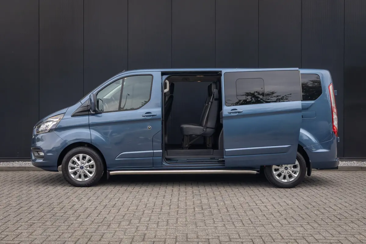 300 2.0 TDCI L2H1 Limited DC | Achteruitrijcamera | Airco | Lichtmetalen velgen 16" | Dubbele schuifdeur | 100% Dealer O.h. | Trekhaak | MARGE | Leder
