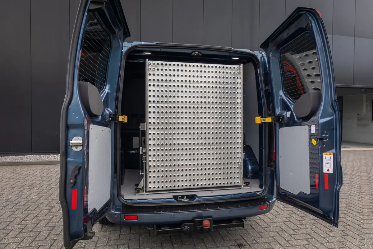 300 2.0 TDCI L2H1 Limited DC | Achteruitrijcamera | Airco | Lichtmetalen velgen 16" | Dubbele schuifdeur | 100% Dealer O.h. | Trekhaak | MARGE | Leder