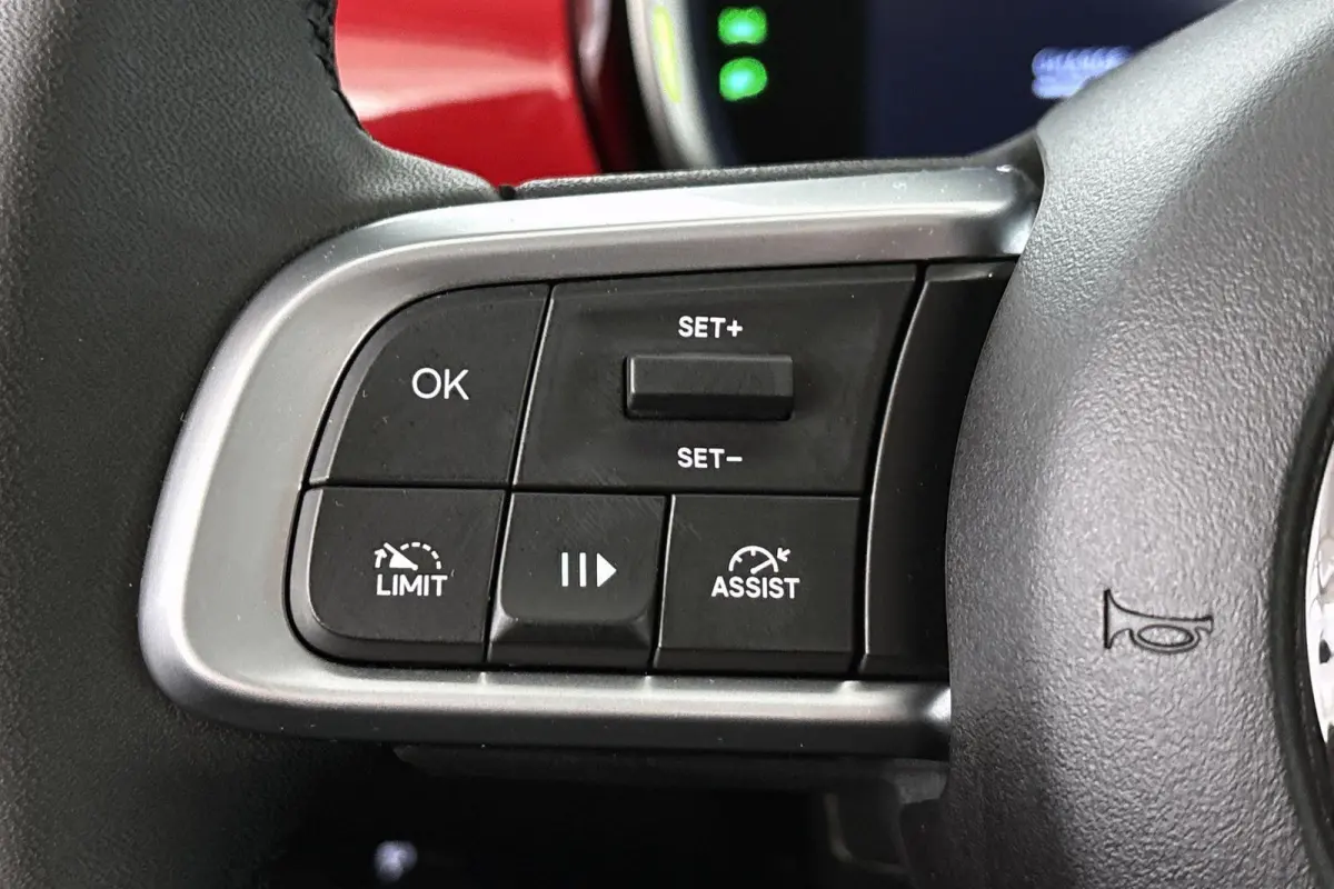 Urban 54 kWh SOH 97% Pack Style Apple CarPlay