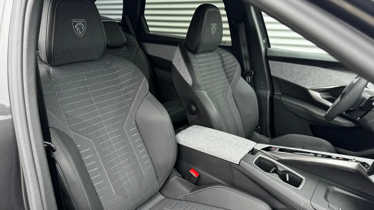 1.2 HYBRID 145PK 7-ZITS GT AUTOMAAT / NAVI / LEDER / CLIMA / FULL-LED / 19" LMV / KEYLESS / CAMERA / ADAPT. CRUISECONTROL / WINTERPAKKET / NIEUWSTAAT !!