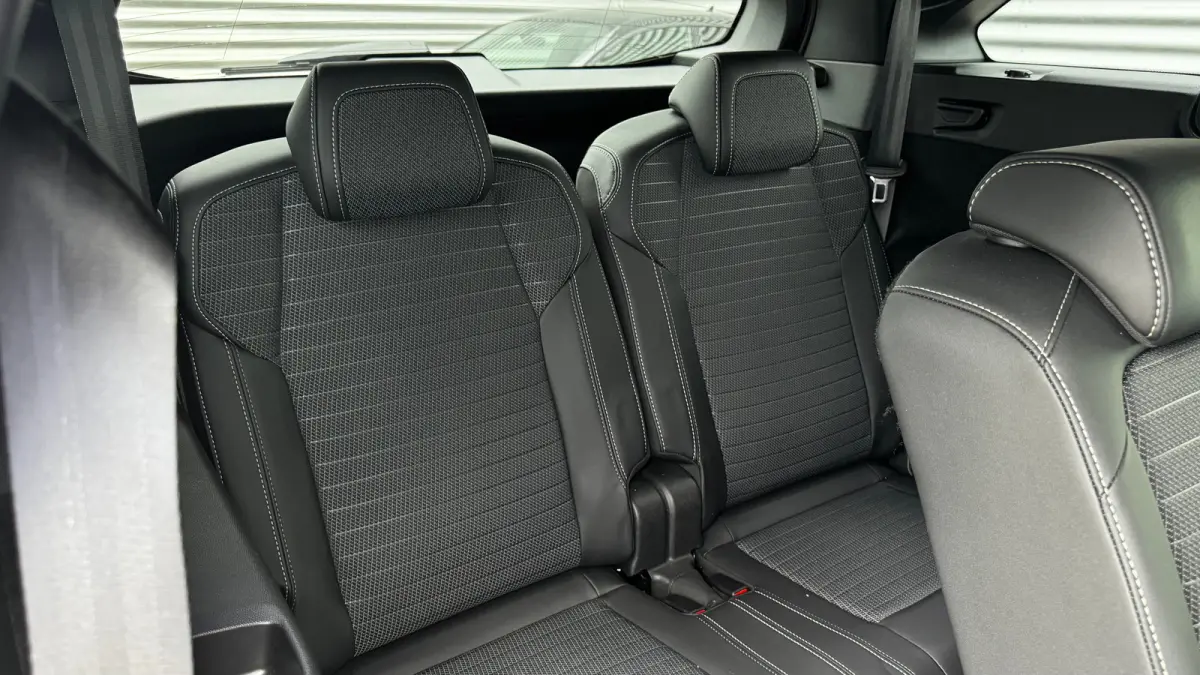 1.2 HYBRID 145PK 7-ZITS GT AUTOMAAT / NAVI / LEDER / CLIMA / FULL-LED / 19" LMV / KEYLESS / CAMERA / ADAPT. CRUISECONTROL / WINTERPAKKET / NIEUWSTAAT !!