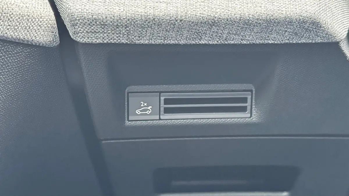 1.2 HYBRID 145PK 7-ZITS GT AUTOMAAT / NAVI / LEDER / CLIMA / FULL-LED / 19" LMV / KEYLESS / CAMERA / ADAPT. CRUISECONTROL / WINTERPAKKET / NIEUWSTAAT !!