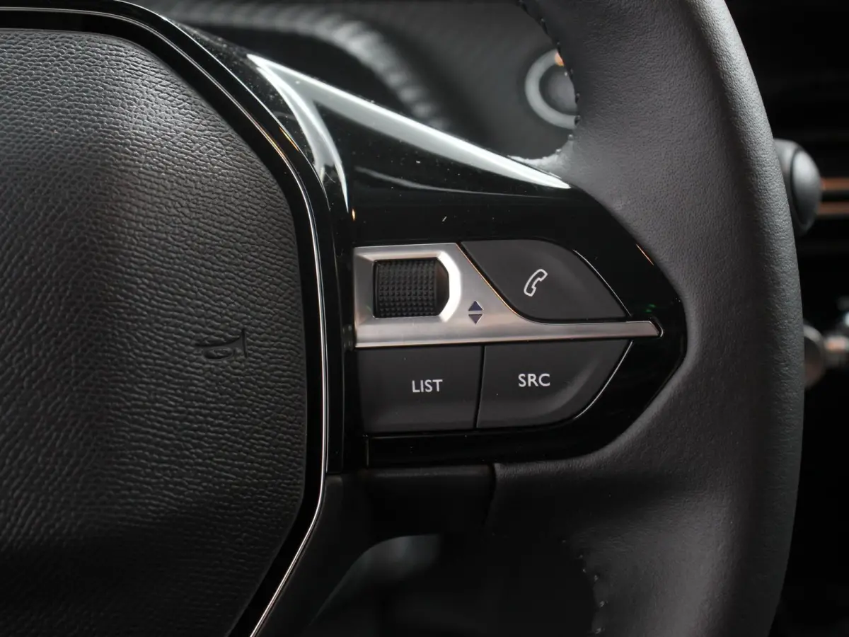 EV Allure 50 kWh Warmtepomp Navigatie Apple Carplay Android Auto Parkeerhulp Cruise Control Full Led Climate Control Lichtmetalen velgen