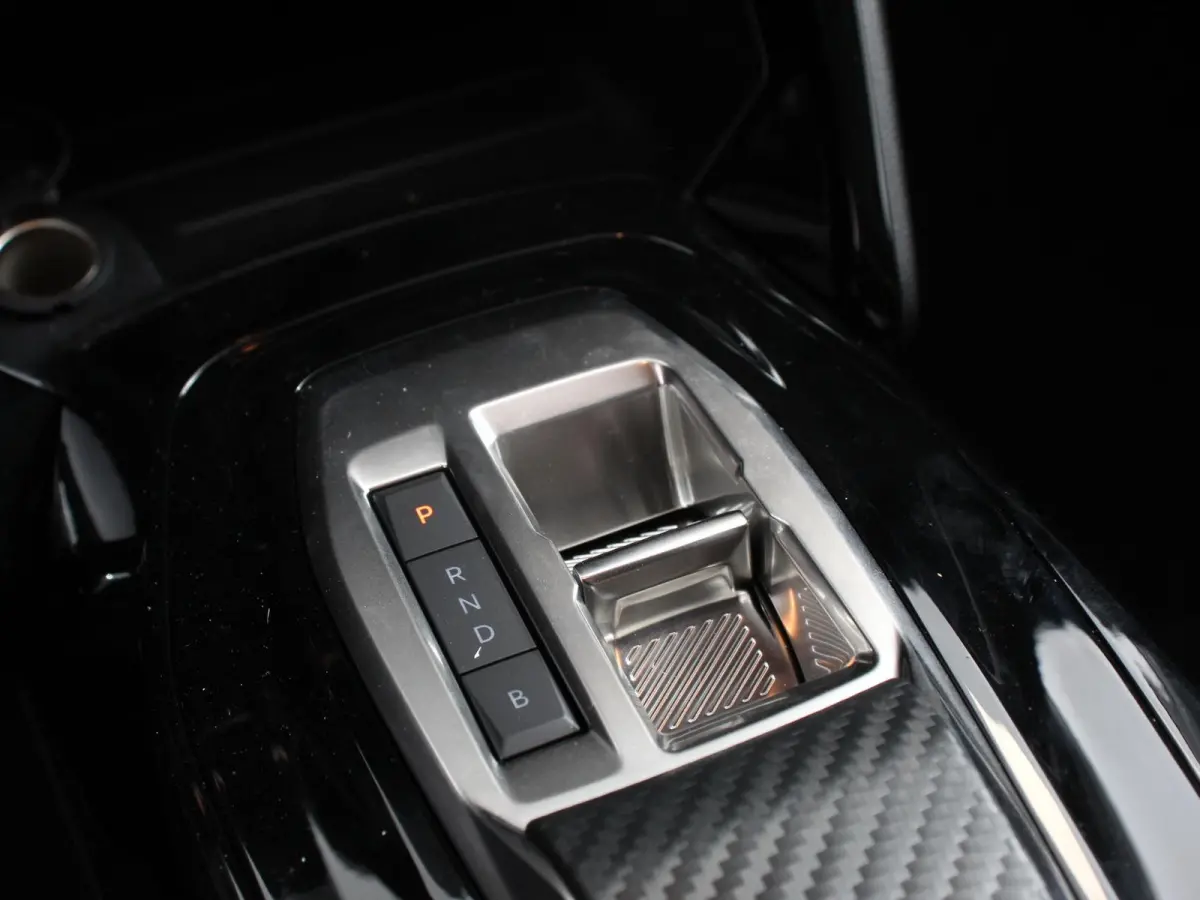 EV Allure 50 kWh Warmtepomp Navigatie Apple Carplay Android Auto Parkeerhulp Cruise Control Full Led Climate Control Lichtmetalen velgen
