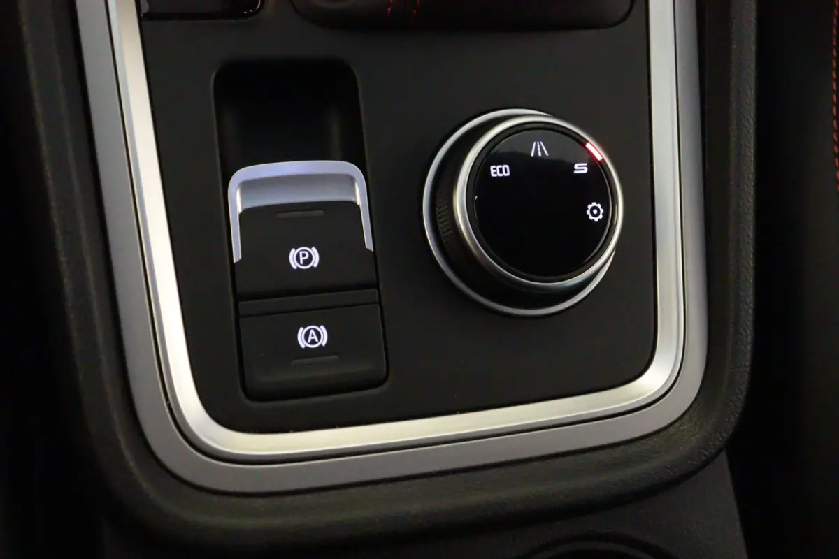 1.5 TSI FR Business Intense automaat | NAVI / APPCONNECT | CAMERA + PDC | CRUISE | STUUR / STOELVERW | ELEKTR KLEP |