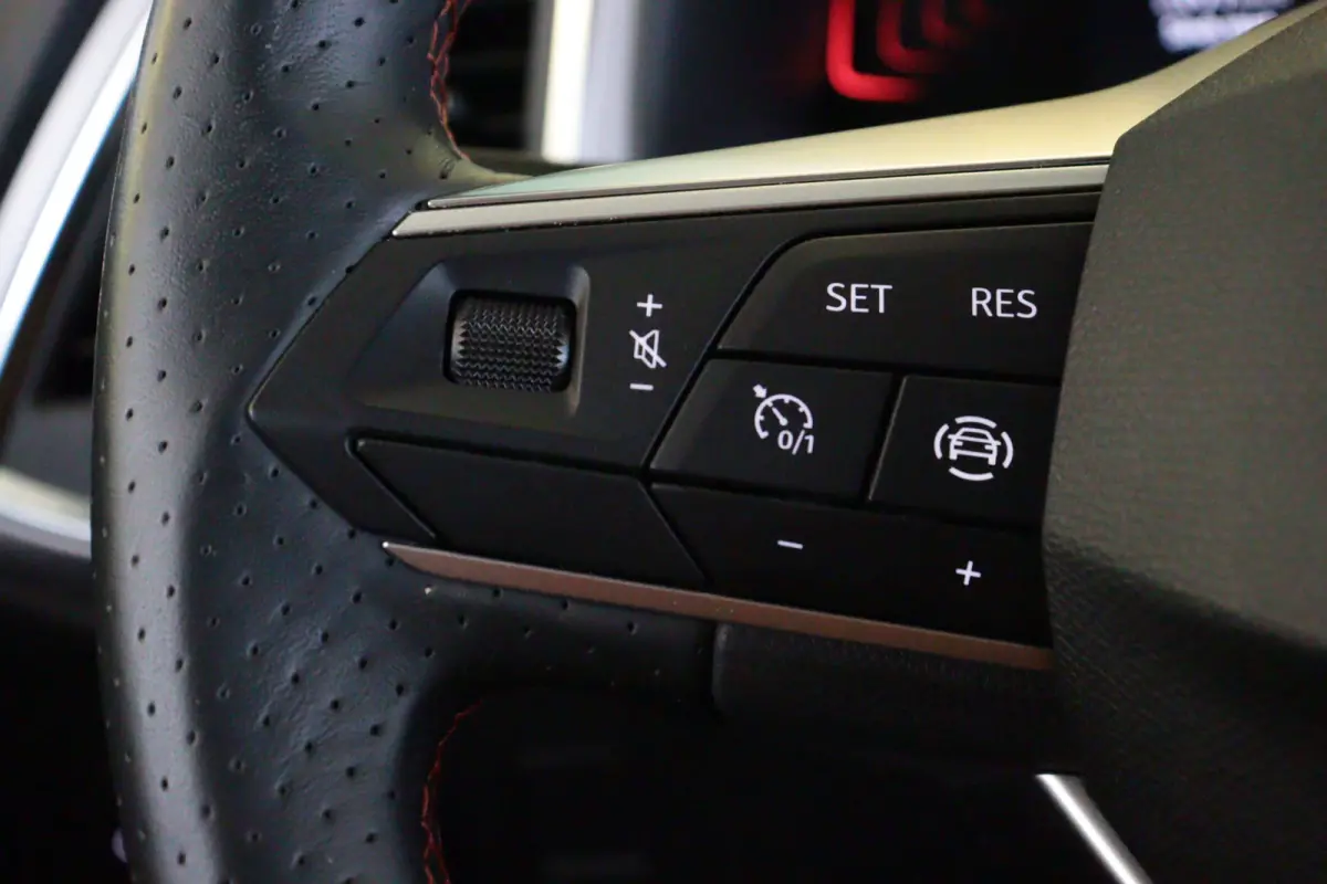 1.5 TSI FR Business Intense automaat | NAVI / APPCONNECT | CAMERA + PDC | CRUISE | STUUR / STOELVERW | ELEKTR KLEP |