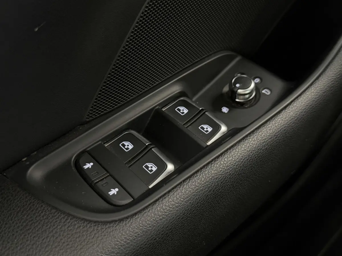 30 TFSI Sport S Line Edition | Navi | PDC | Cruise | 18 inch | LED | Clima ( Vestiging - Nieuwegein )