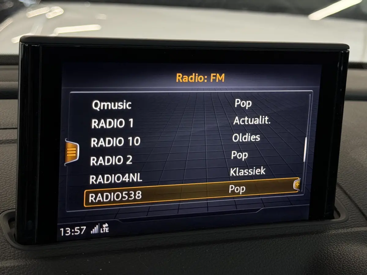 30 TFSI Sport S Line Edition | Navi | PDC | Cruise | 18 inch | LED | Clima ( Vestiging - Nieuwegein )