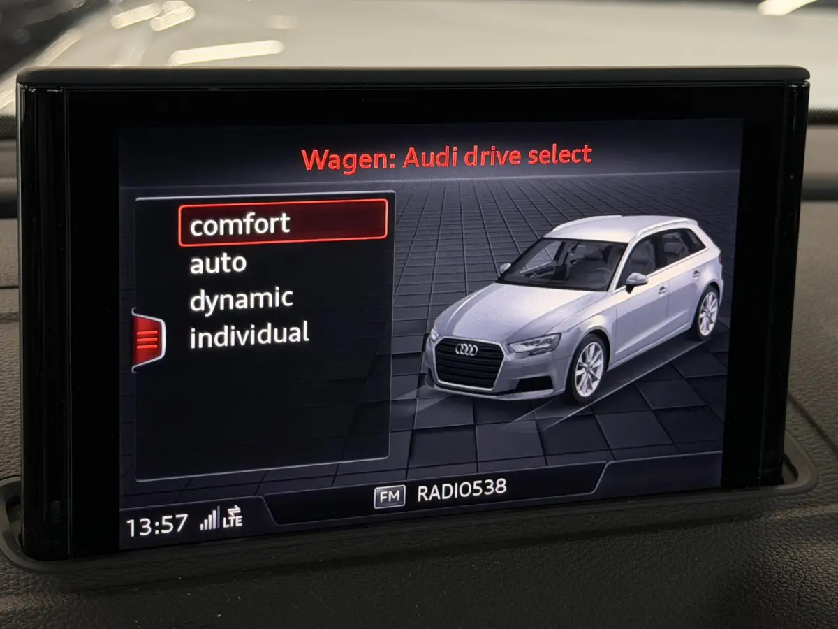 30 TFSI Sport S Line Edition | Navi | PDC | Cruise | 18 inch | LED | Clima ( Vestiging - Nieuwegein )
