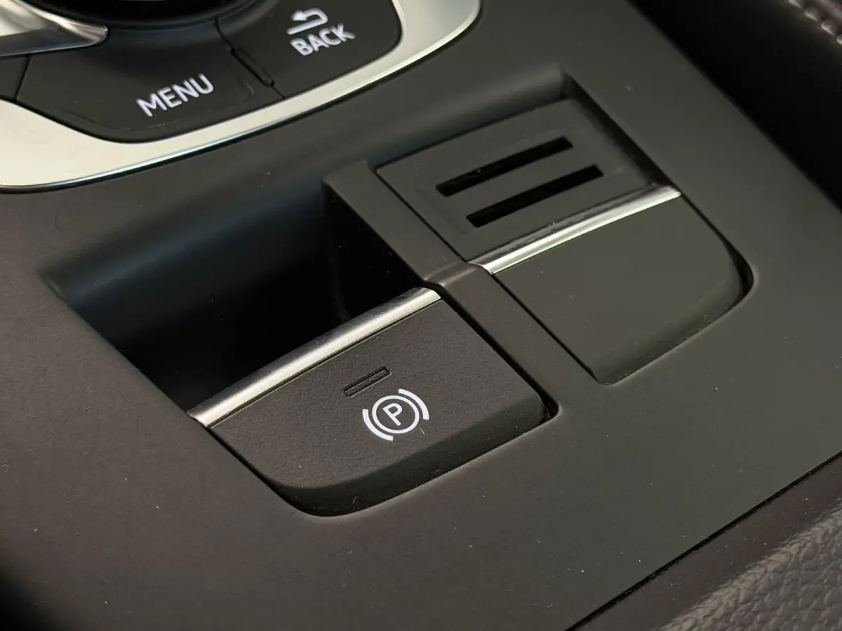 30 TFSI Sport S Line Edition | Navi | PDC | Cruise | 18 inch | LED | Clima ( Vestiging - Nieuwegein )