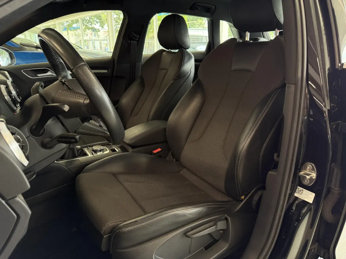 30 TFSI Sport S Line Edition | Navi | PDC | Cruise | 18 inch | LED | Clima ( Vestiging - Nieuwegein )