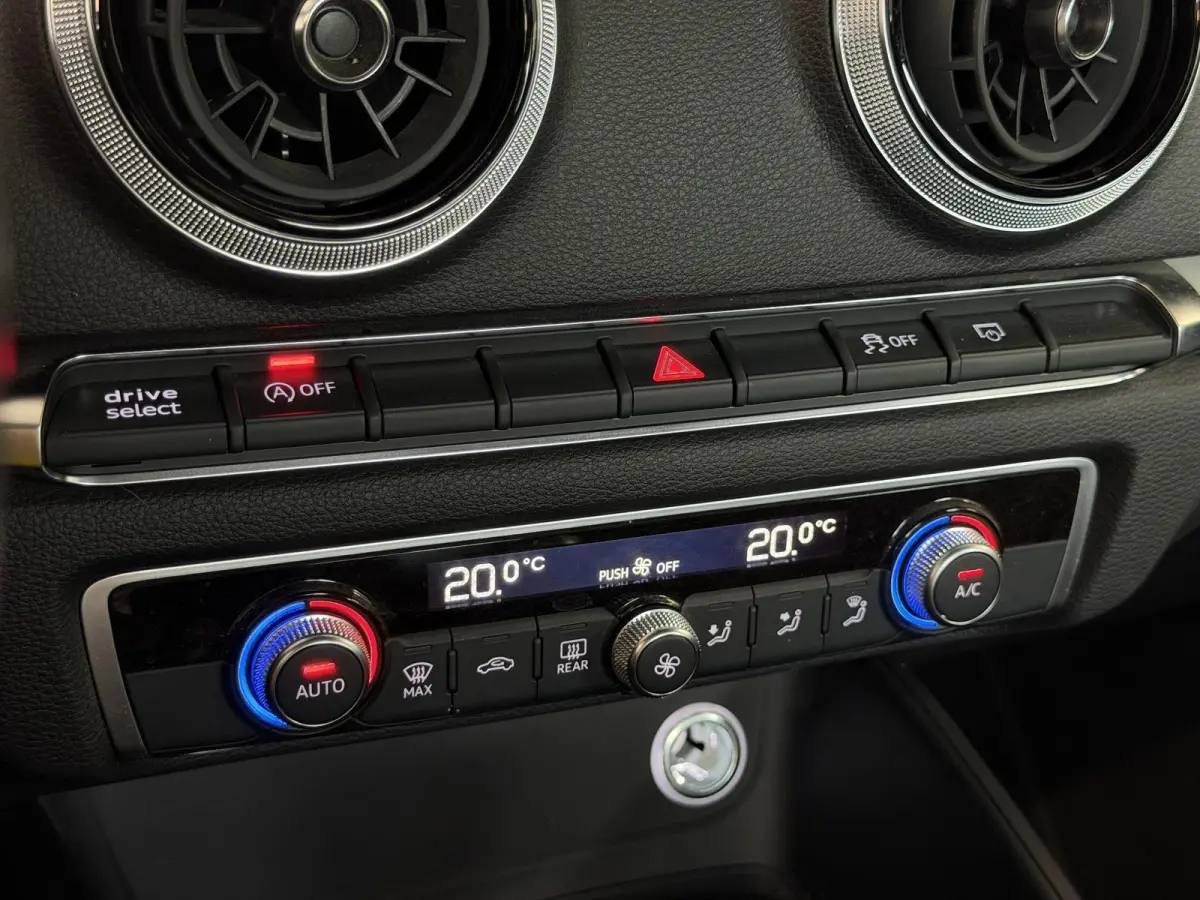 30 TFSI Sport S Line Edition | Navi | PDC | Cruise | 18 inch | LED | Clima ( Vestiging - Nieuwegein )