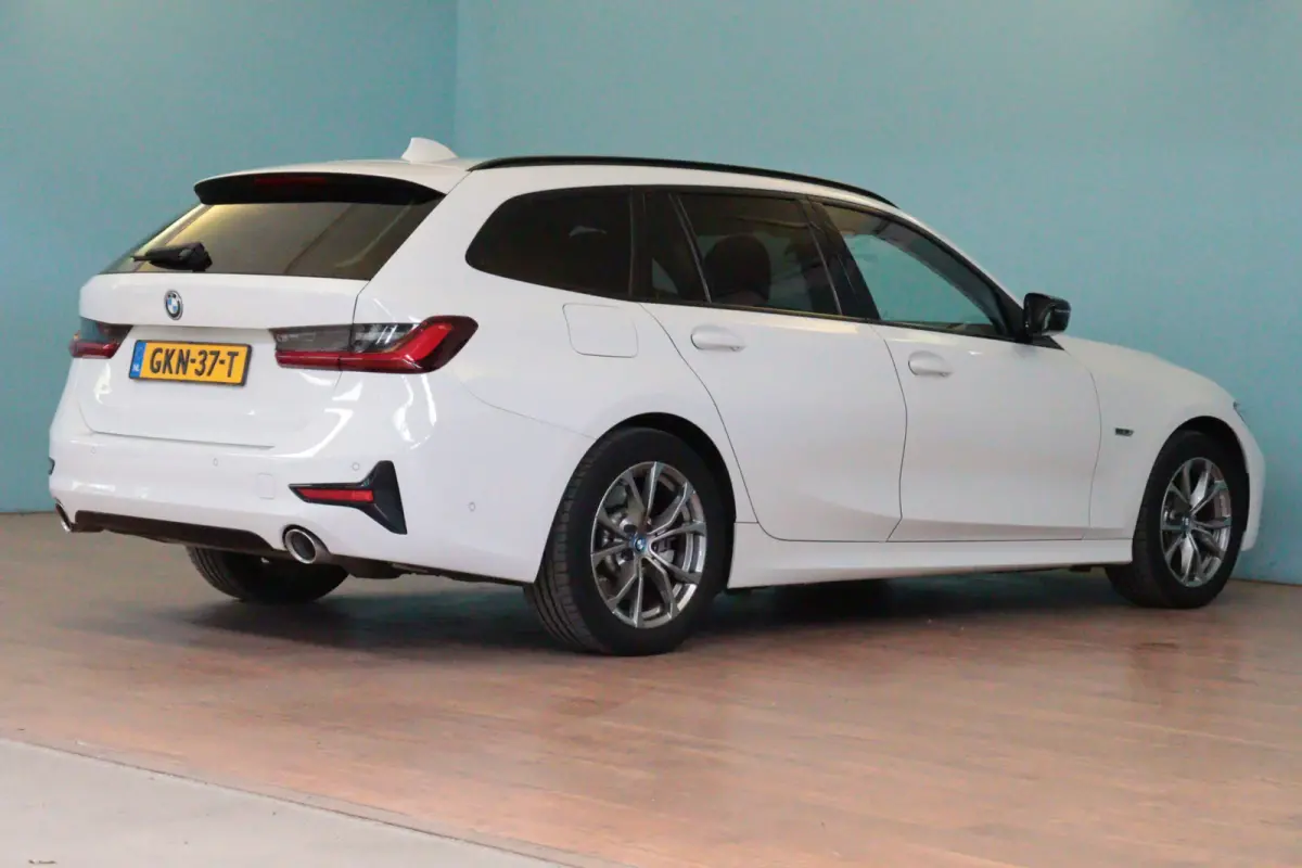 320e | NAVI / APPCONNECT | CLIMA | PDC V+A | STOELVERW | CRUISE |