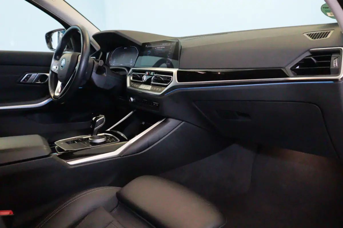 320e | NAVI / APPCONNECT | CLIMA | PDC V+A | STOELVERW | CRUISE |