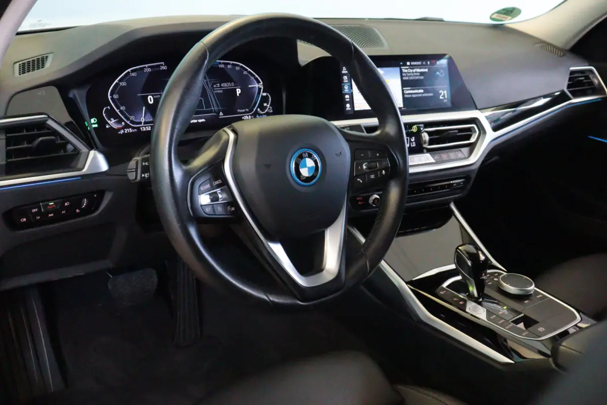 320e | NAVI / APPCONNECT | CLIMA | PDC V+A | STOELVERW | CRUISE |