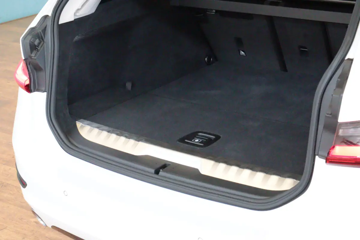 320e | NAVI / APPCONNECT | CLIMA | PDC V+A | STOELVERW | CRUISE |