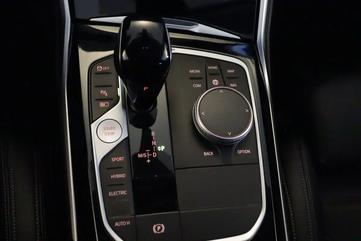 320e | NAVI / APPCONNECT | CLIMA | PDC V+A | STOELVERW | CRUISE |