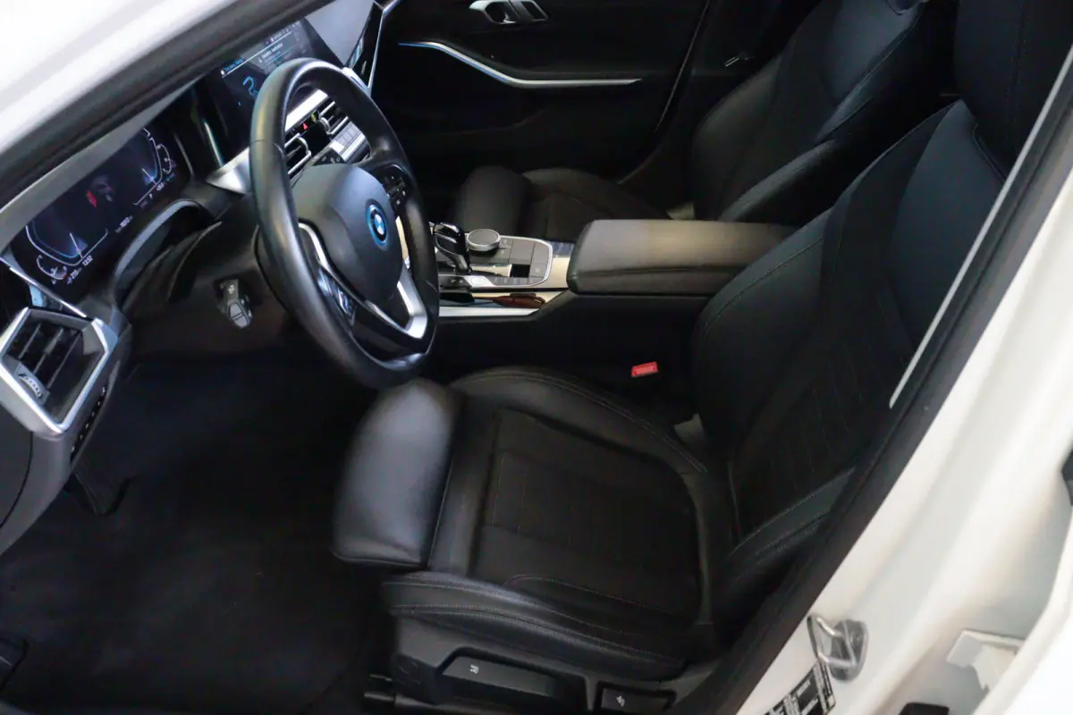 320e | NAVI / APPCONNECT | CLIMA | PDC V+A | STOELVERW | CRUISE |