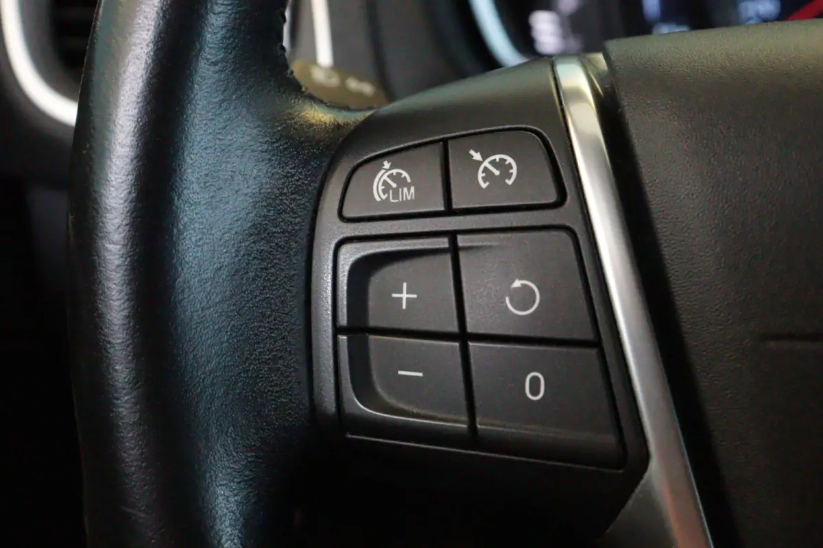 1.5 T3 Momentum Automaat | NAVI | CLIMA | PDC ACHTER | STOELVERW | CRUISE |