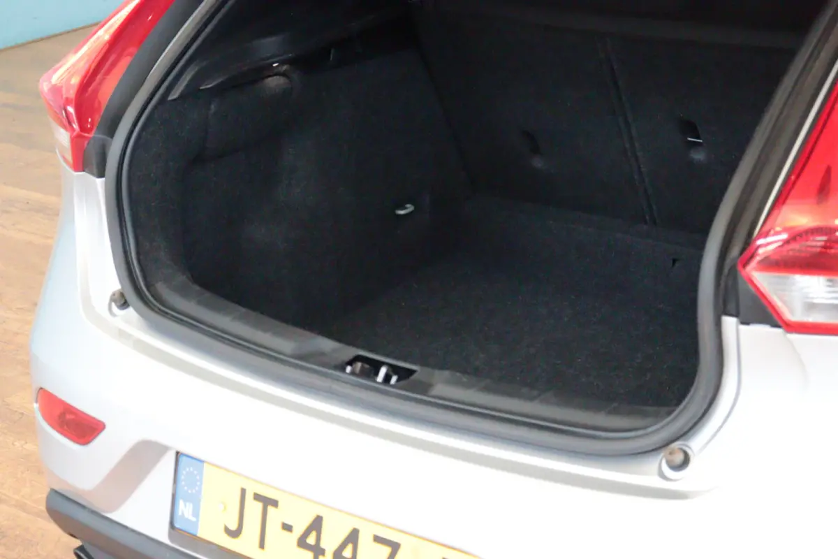 1.5 T3 Momentum Automaat | NAVI | CLIMA | PDC ACHTER | STOELVERW | CRUISE |