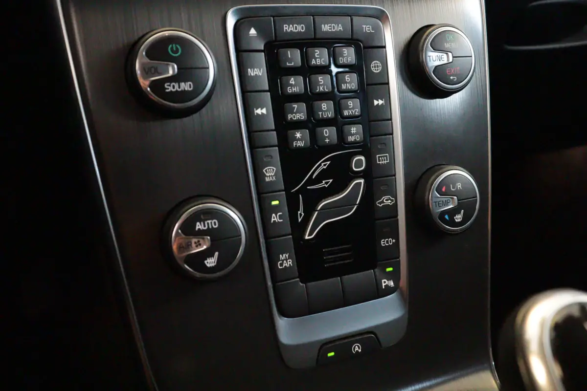 1.5 T3 Momentum Automaat | NAVI | CLIMA | PDC ACHTER | STOELVERW | CRUISE |